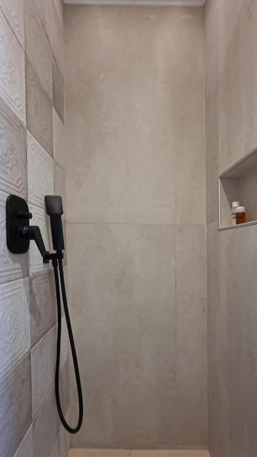 Gratelia Apartment Damnoni Ngoại thất bức ảnh